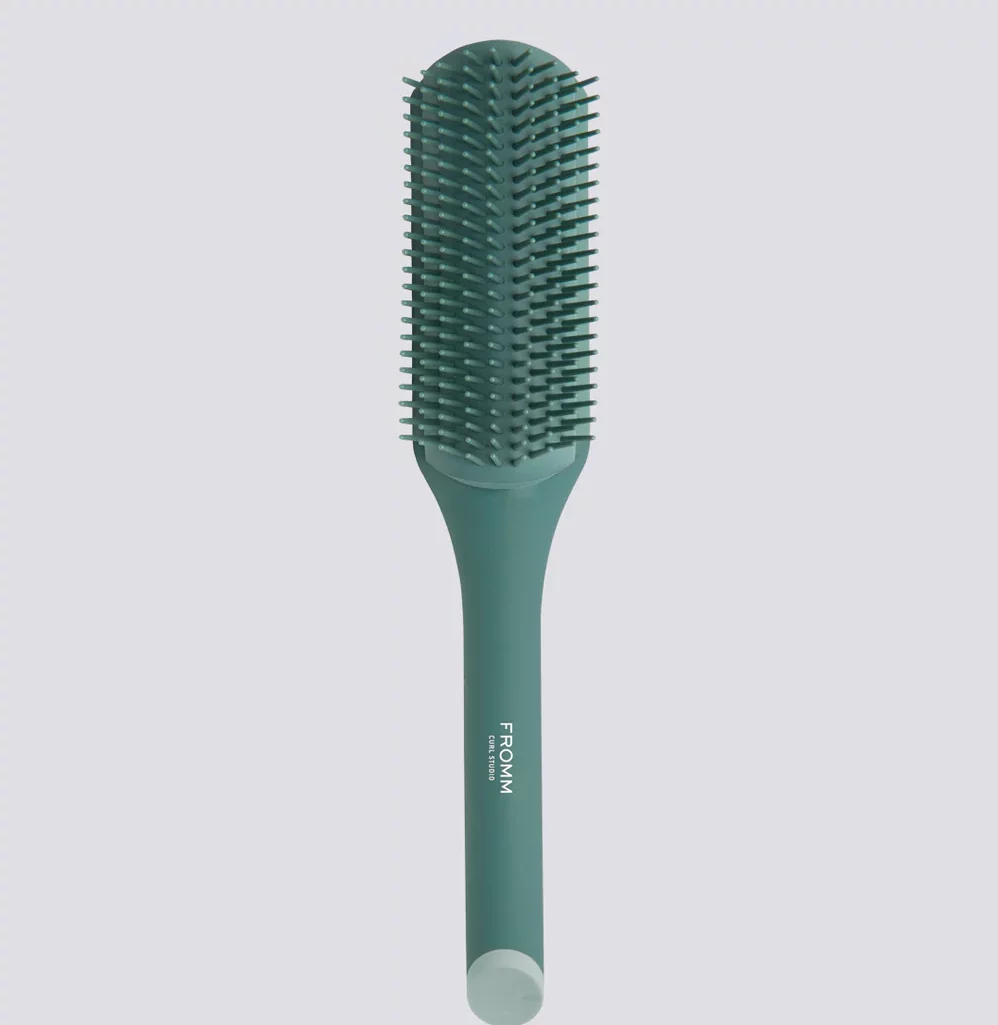 1-fromm-pro-F4322-curl-studio-reflection_1000x1500-e1734697760605.webp FROMM Curl Studio Shaper Styling Brush - Image 1