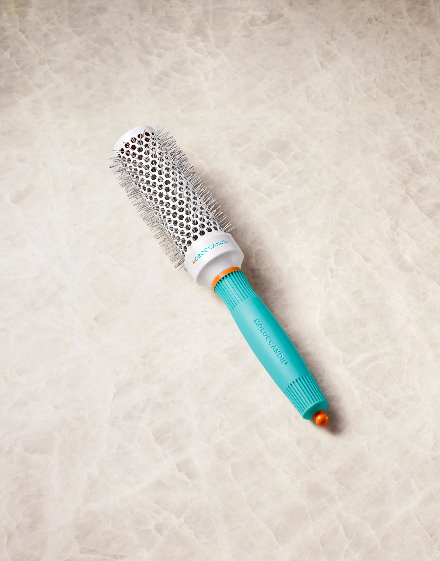 176_COMB-BRUSH_CERAMIC-35MM-ROUND-BRUSH_v3.webp MOROCCANOIL CERAMIC ROUND BRUSH 35 MM - Image 1